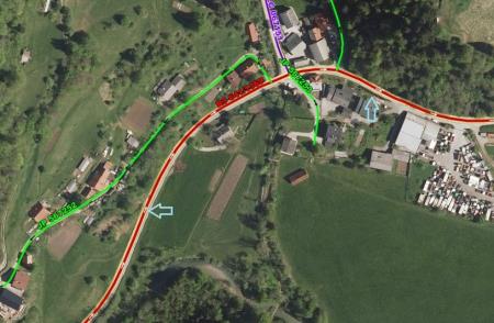 Pločnik bo na označenem odseku v Gabrju zgrajen na desni strani cestišča, in sicer od prestavljenega avtobusnega postajališča do konca območja obdelave, ki ga predvideva projekt